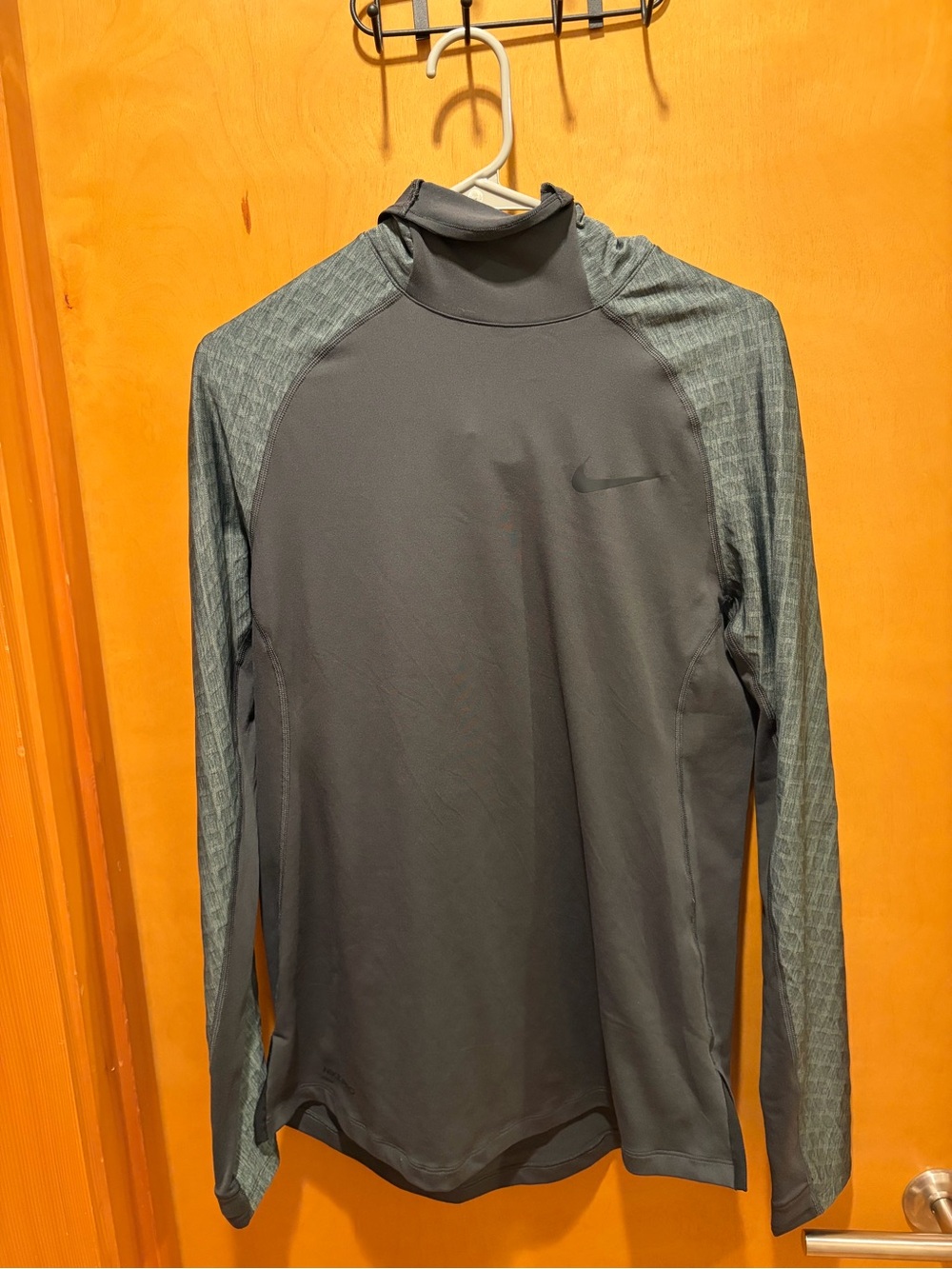 Nike Men's Long-Sleeve pro Running hooded shirt Charcoal with Gray Sleeves M